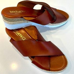 Like New Strappy Leather Sandals Made in Spain Bertuchi Size 9.5 Brown Leather